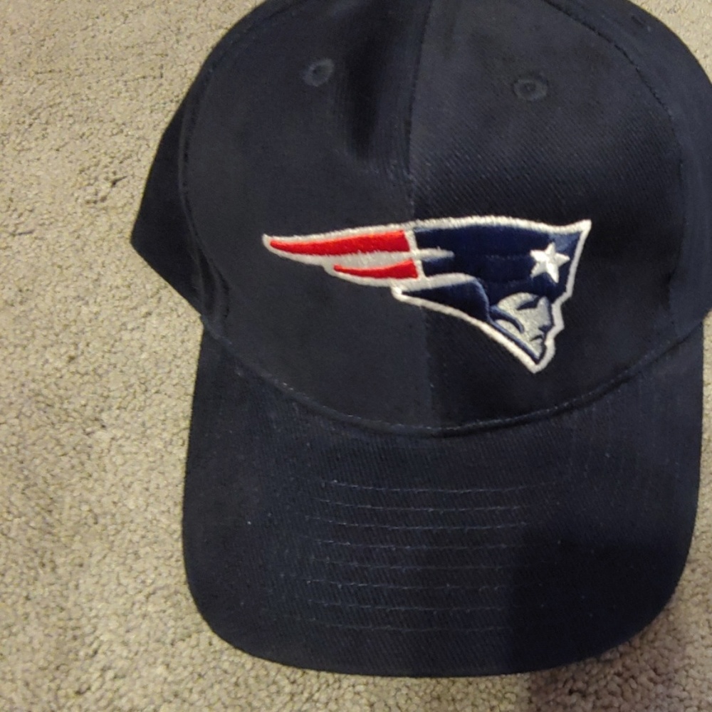NE Patriots Football HAT.  ADJUSTABLE MENS SALE